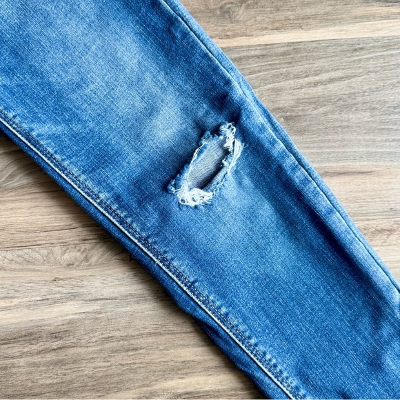 ASOS Stradivarius Regular High Waist Distressed Medium Wash Skinny Jeans Size 6 - Picture 7 of 12